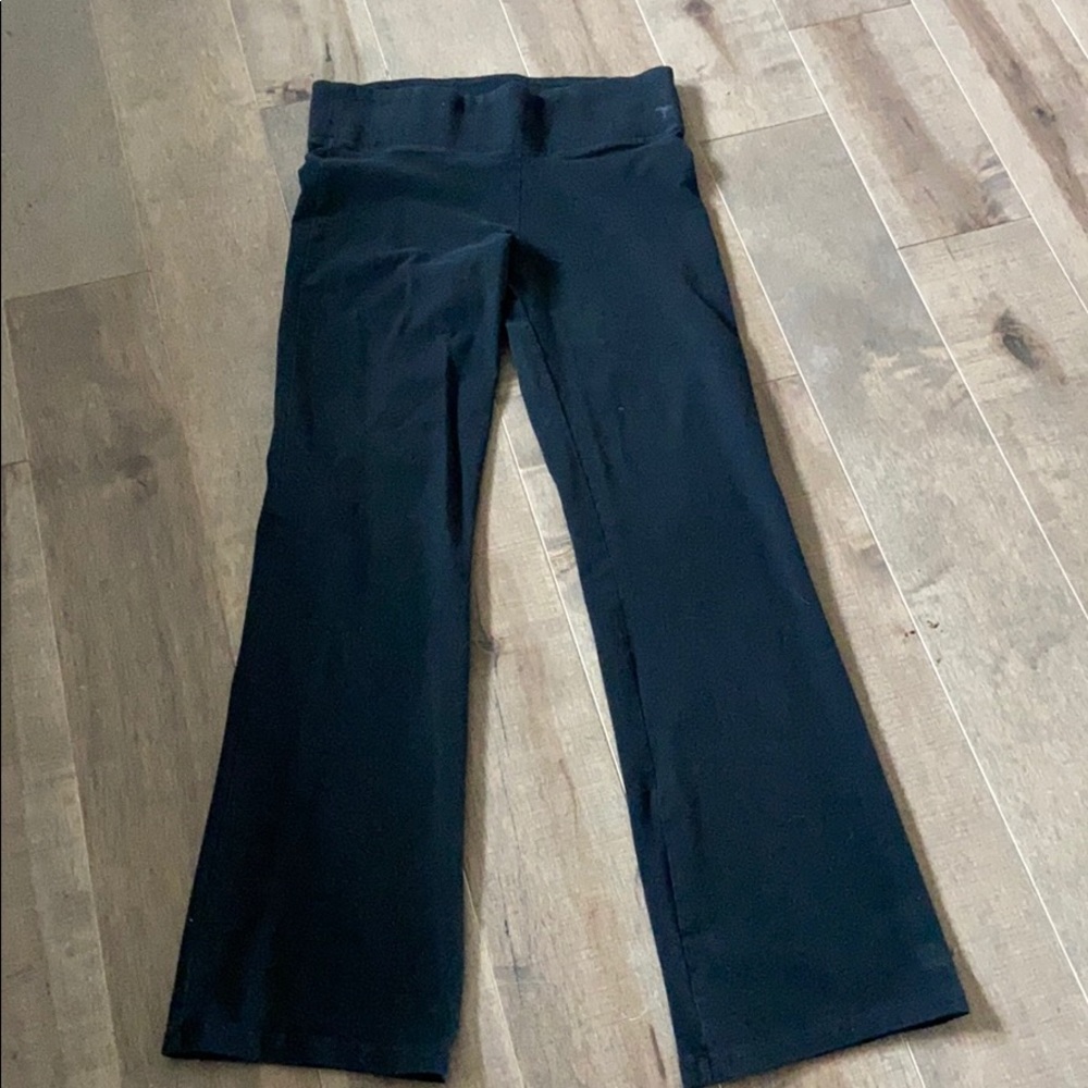 Black Victoria’s Secret yoga pants boot leg